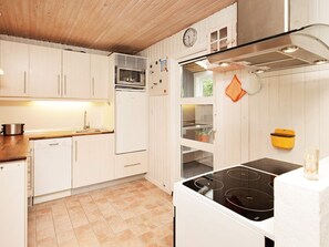 Private kitchen - Tranquil Beach Retreat - By Traum Ferienwohnungen (Jerup)