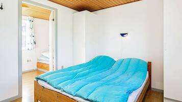 5 bedrooms, individually furnished, cots/infant beds