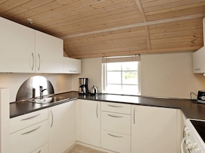 House | Private kitchen - 4 Person Holiday Home in Blavand (Blavand)