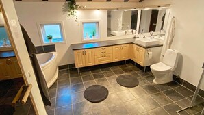 Bathroom - Spacious Holiday Home in Jutland With Relaxing Whirlpool (Toftlund)