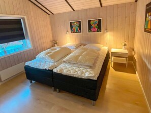 4 bedrooms, individually furnished, cribs/infant beds
