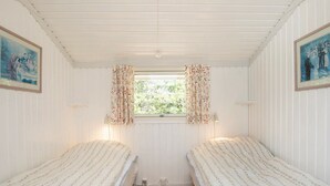 2 soveværelser, baby-/barnesenge