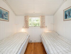 2 bedrooms, cribs/infant beds