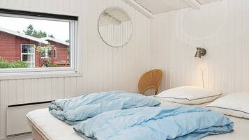 3 bedrooms, cots/infant beds