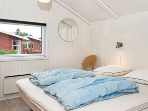 3 bedrooms, cribs/infant beds