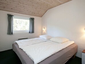 House | 6 bedrooms, individually furnished - 12 Person Holiday Home in Blavand (Blavand)