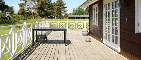 House | Outdoor dining