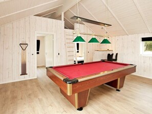 Game room - 10 Person Holiday Home in Blavand (Blavand)