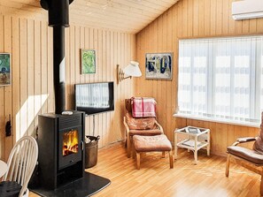 DVD player - Charming Holiday Home in Frederikshavn Near Beach (Frederikshavn)