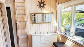 2 soveværelser, baby-/barnesenge