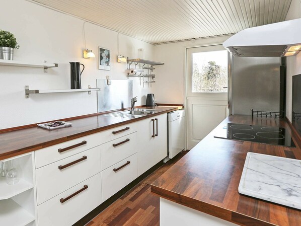 Fridge, stovetop, dishwasher, coffee/tea maker