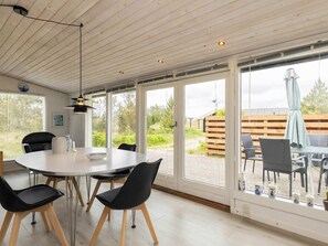 House | Interior - Spacious Holiday Home in Strøby near Beach (Aalbaek)