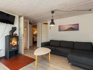 House | Interior - Spacious Holiday Home in Strøby near Beach (Aalbaek)