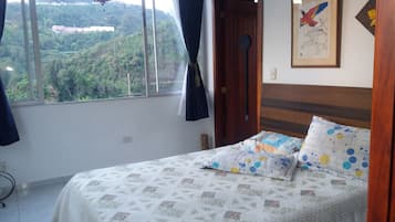 1 bedroom, desk, iron/ironing board, WiFi