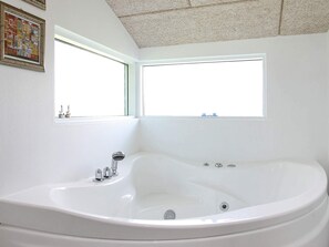 Spa treatment - 9 Person Holiday Home in Hjorring (Hjørring)