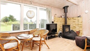 DVD player - Spacious Holiday Home in Lønstrup With Indoor Whirlpool (Hjørring)