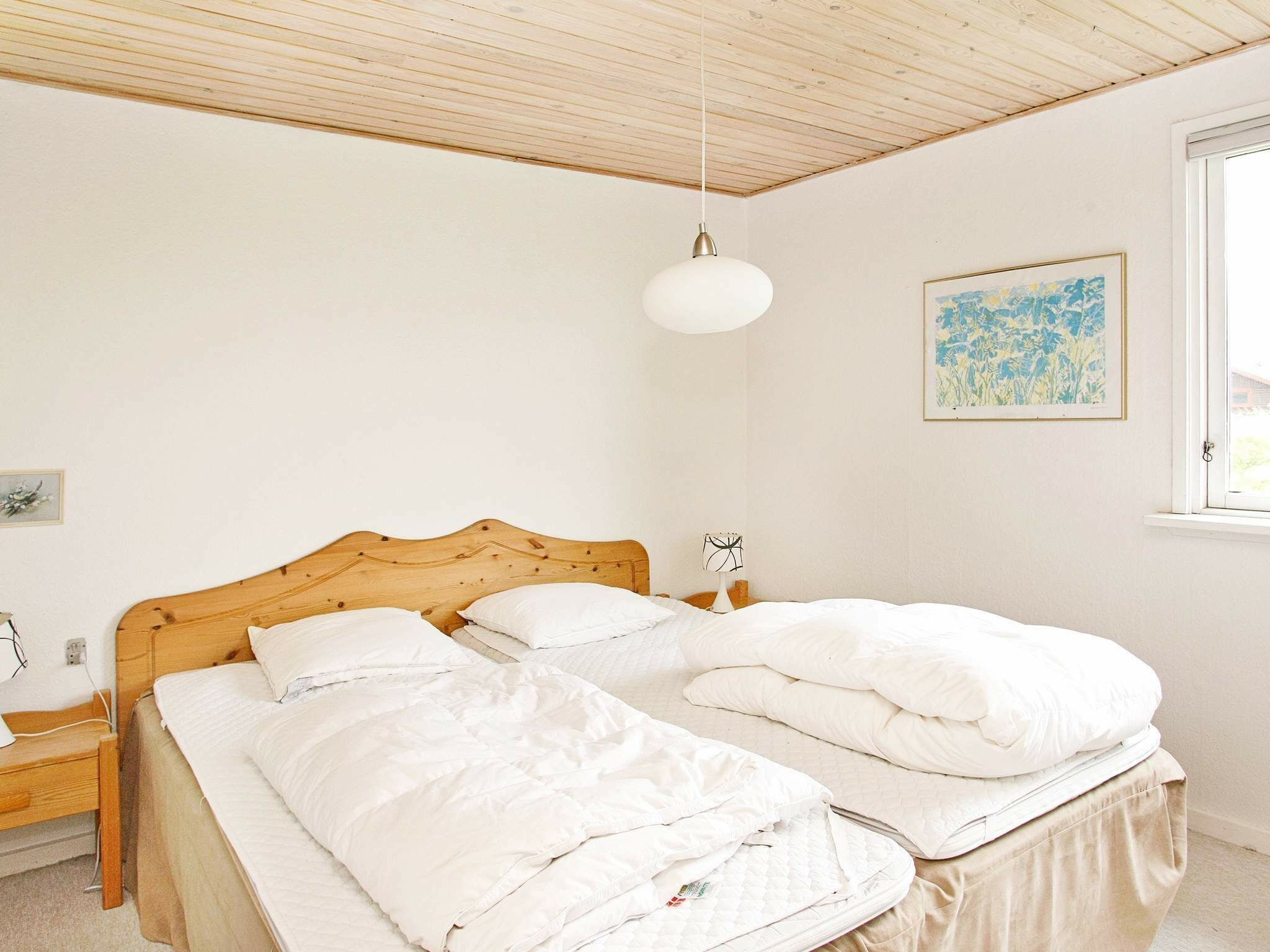 4 Schlafzimmer, individuell eingerichtet, Babybetten