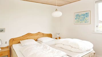 4 Schlafzimmer, individuell eingerichtet, Babybetten