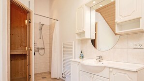 Bathroom - Luxurious Apartment in Væggerløse With Sauna (Vaeggerlose)