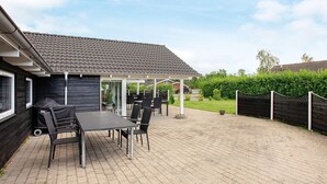 Balcony - Luxurious Apartment in Væggerløse With Sauna (Vaeggerlose)