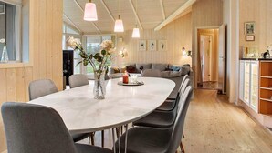 House | Dining - 8 Person Holiday Home in Lokken (Lokken)