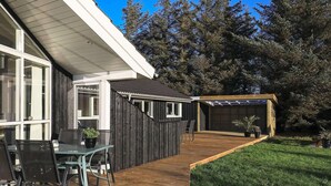 House | Outdoor dining - 8 Person Holiday Home in Lokken (Lokken)