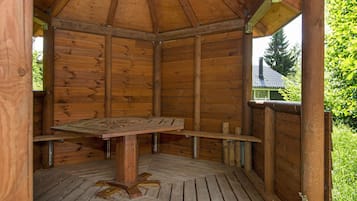 House | Outdoor dining