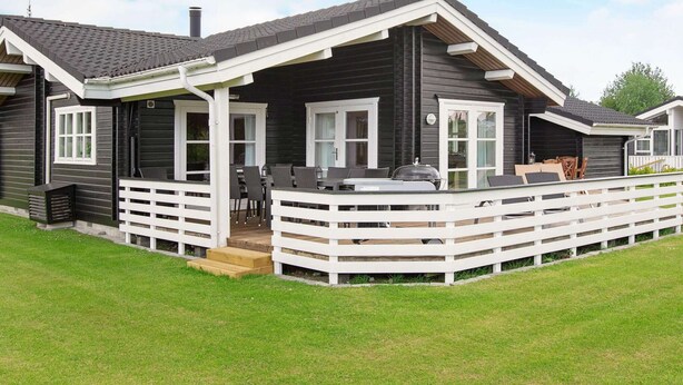 House | Outdoor dining - 10 Person Holiday Home in Vaeggerlose (Vaeggerlose)