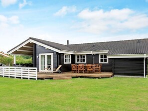 House | Outdoor dining - 10 Person Holiday Home in Vaeggerlose (Vaeggerlose)