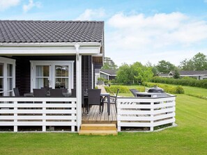 House | Outdoor dining - 10 Person Holiday Home in Vaeggerlose (Vaeggerlose)