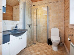 House | Bathroom - 10 Person Holiday Home in Vaeggerlose (Vaeggerlose)