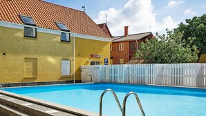 Outdoor pool - Cozy Holiday Home in Fanø near Beach (Gudhjem)