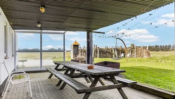 House | Outdoor dining