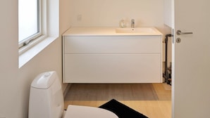 Bathroom - Cozy Holiday Home in Jutland With Whirlpool (Juelsminde)