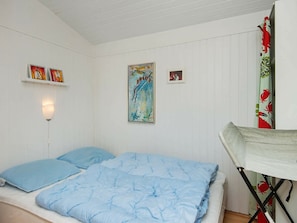 3 bedrooms, cribs/infant beds