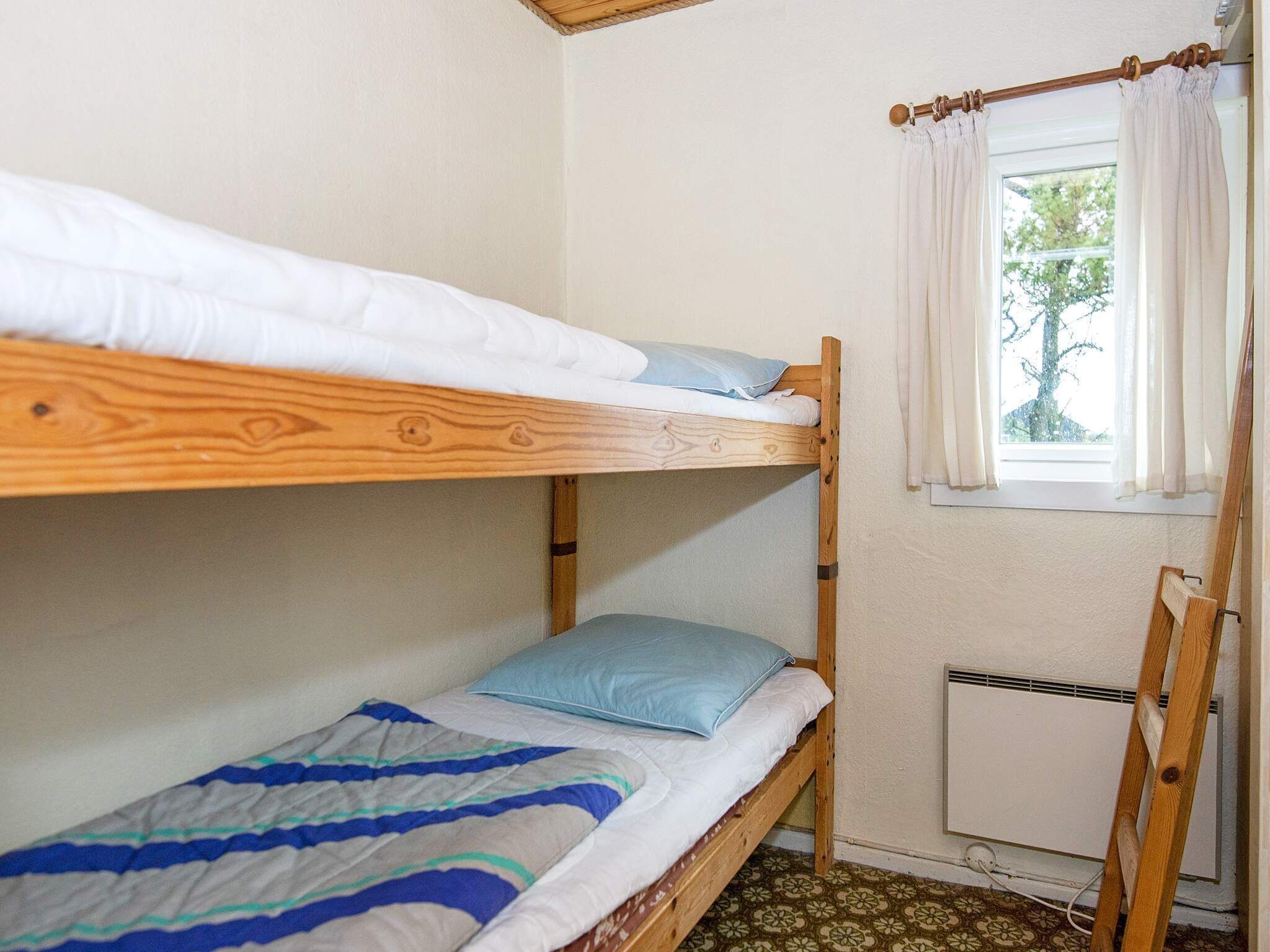 2 bedrooms, cots/infant beds