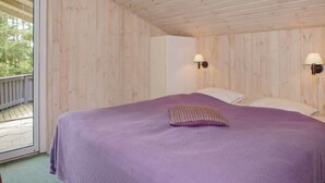 3 bedrooms, cribs/infant beds - Stylish Holiday Home in Hemmet Denmark With Sauna (Hemmet)