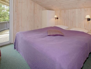 3 bedrooms, cribs/infant beds