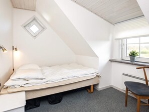 6 bedrooms, individually furnished - 12 Person Holiday Home in Blavand (Blavand)