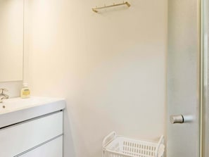 Bathroom - Cozy Holiday Home in Nexø near Fishing (Nexo)