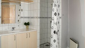Bathroom - Spacious Holiday Home in Hemmet With Private Whirlpool (Hemmet)