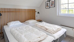 House | 6 bedrooms, individually furnished - 12 Person Holiday Home in Vaeggerlose (Vaeggerlose)
