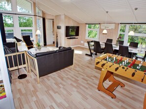 Unclassified image, 2 of 43, button