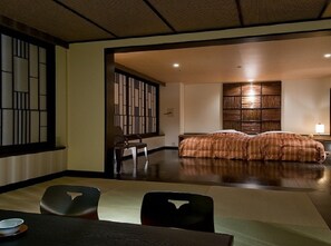 1 室のベッドルーム、デスク、アイロン / アイロン台、WiFi (無料)