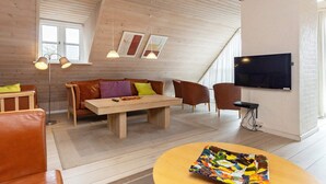House | 6 bedrooms - 10 Person Holiday Home in Blavand (Blavand)