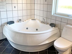 House | Bathroom - 4 Star Holiday Home in Ansager (Ansager)