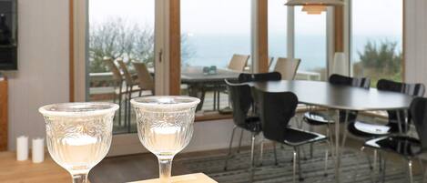 Hus | Eget kök | Kylskåp, diskmaskin, kaffe- och tebryggare och barnstol