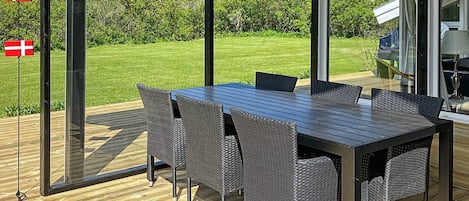 House | Outdoor dining