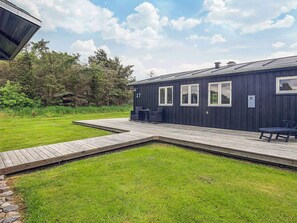 A modern house with a deck, a number 17 sign, and a view of the surrounding greenery. - Lovely Holiday Home in LÃ¸nstrup near Sea (Hjørring)