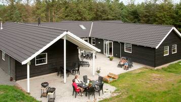 ุงูู
ูุดุฃุฉ ู
ู ุงูุฎุงุฑุฌ